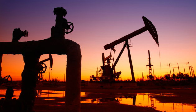 Цены на нефть упали ниже $60