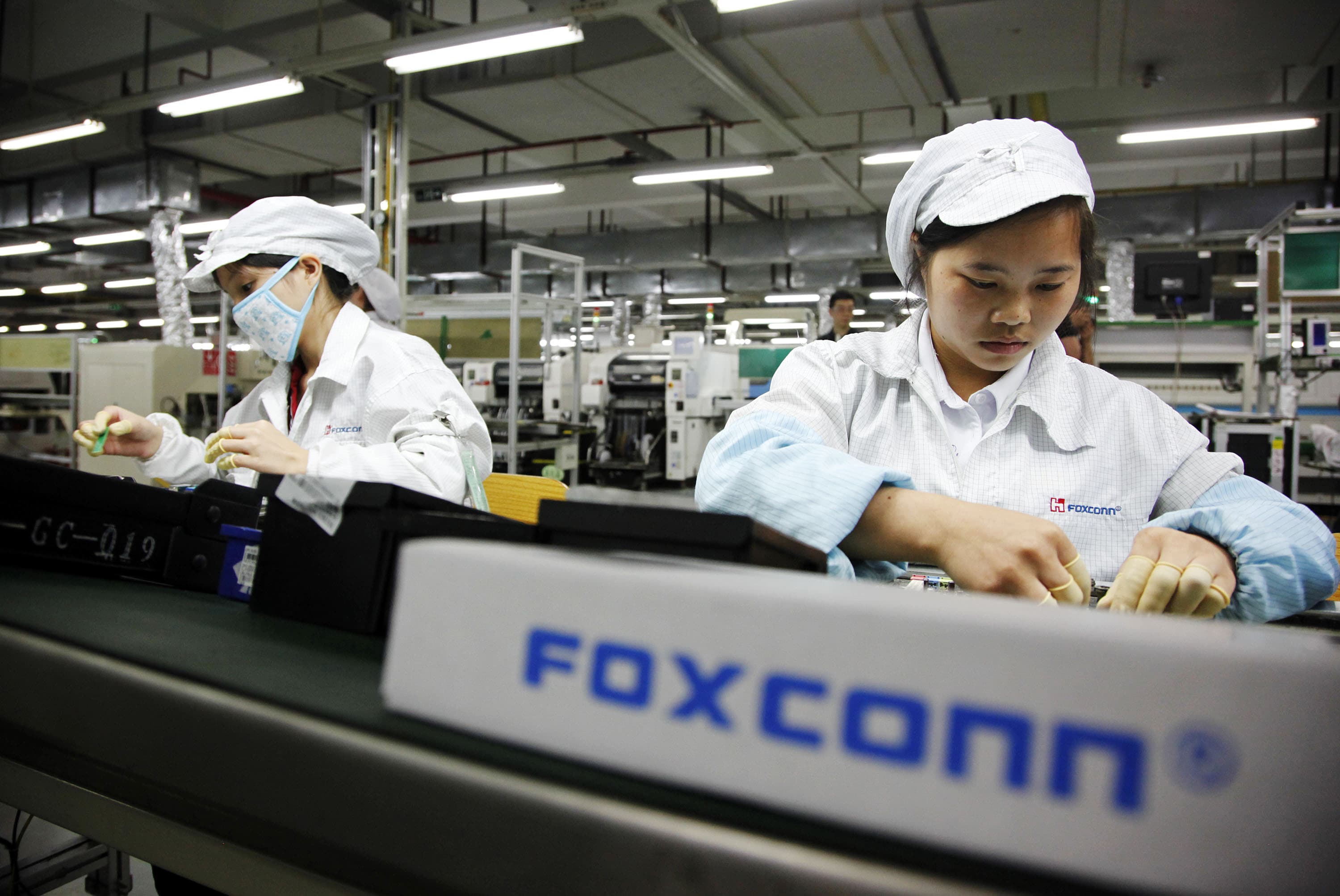 Apple вынесла предупреждение Foxconn из-за плохих условий на заводе